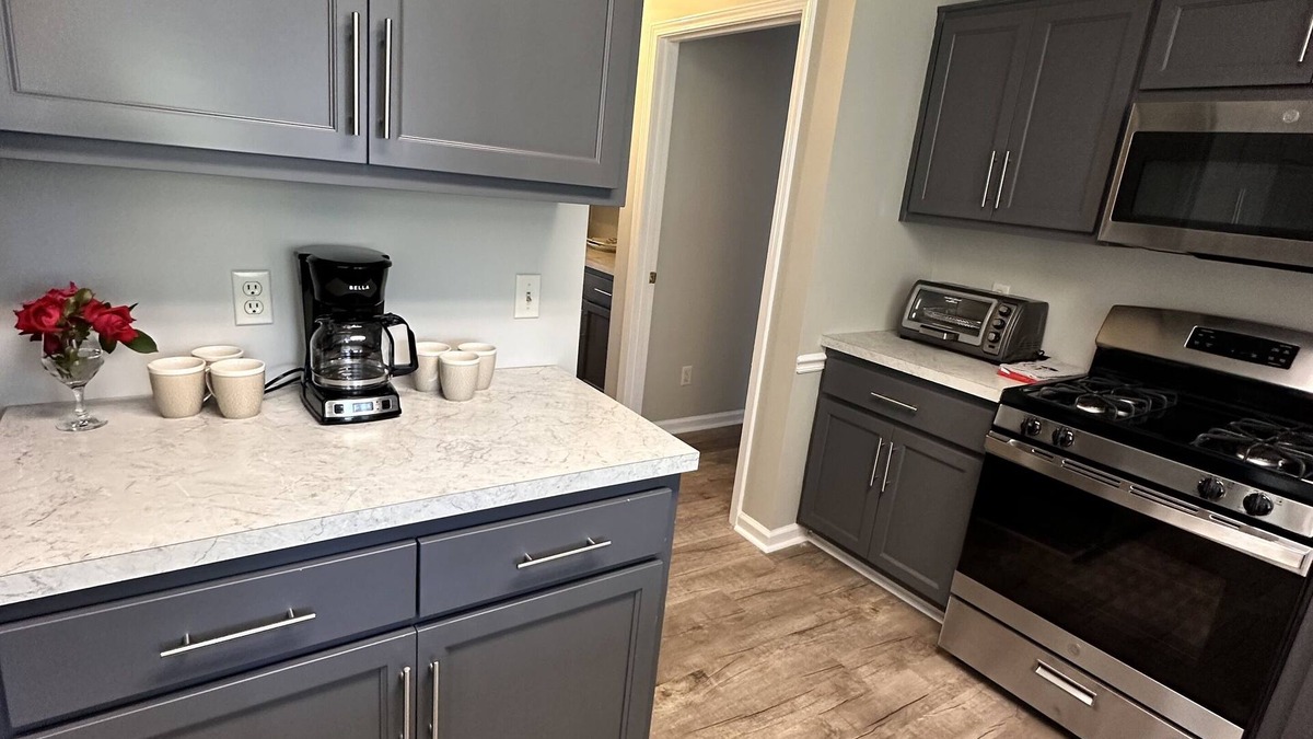 Glennville House | Beautiful in town accommodations, spacious, private backyard.