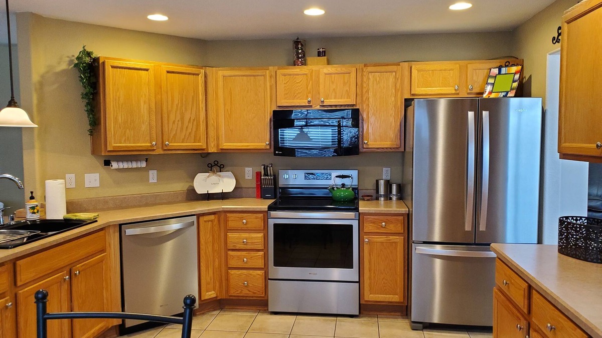 The Pinery House | Beautiful inviting comfy home w/views near horse park