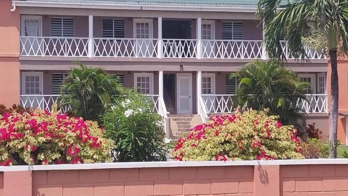 Camps Apartment | Beautiful island getaway, close proximity to popular beaches and historic site C
