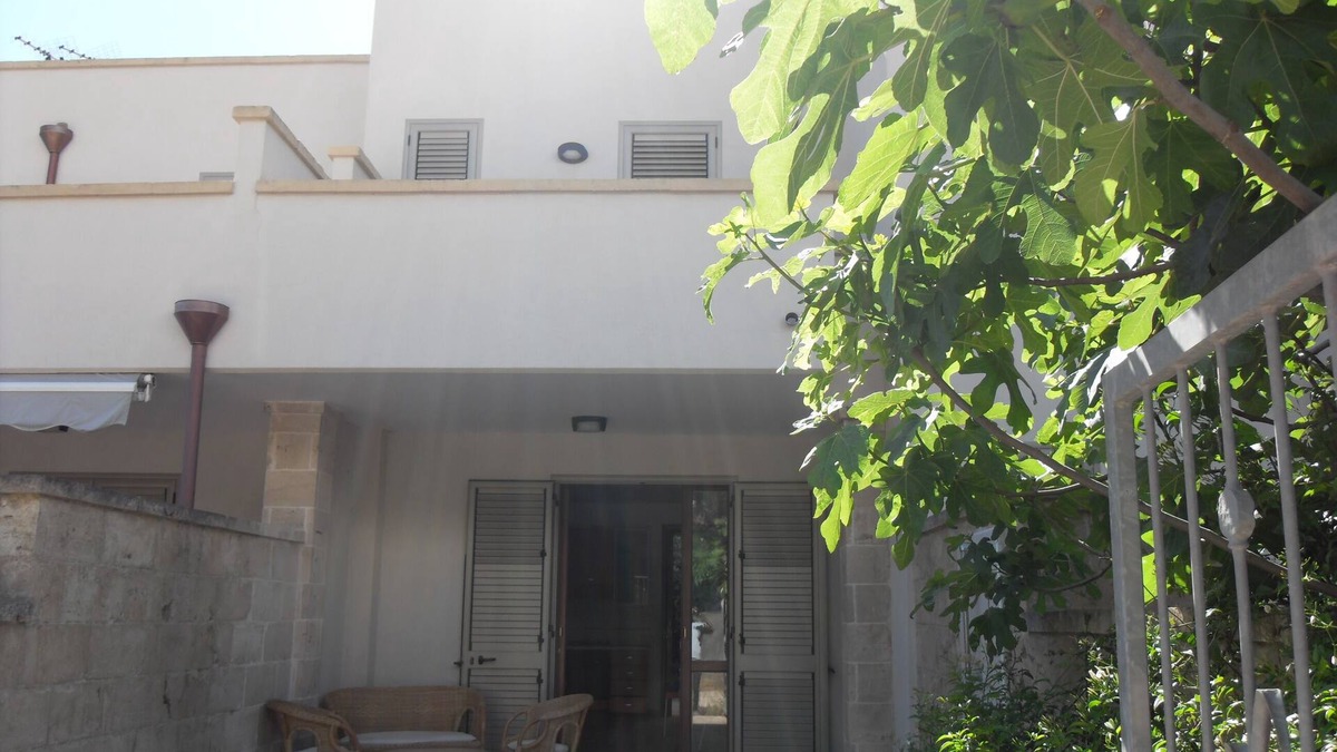 Santa Maria al Bagno Villa | Beautiful villa arranged on 3 floors with sea view within walking distance from Gallipoli.