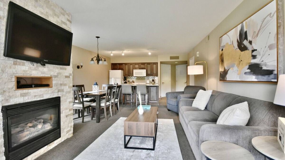 Oro-Medonte Apartment | Beautiful Jacuzzi Suite with Garden View/Studio
