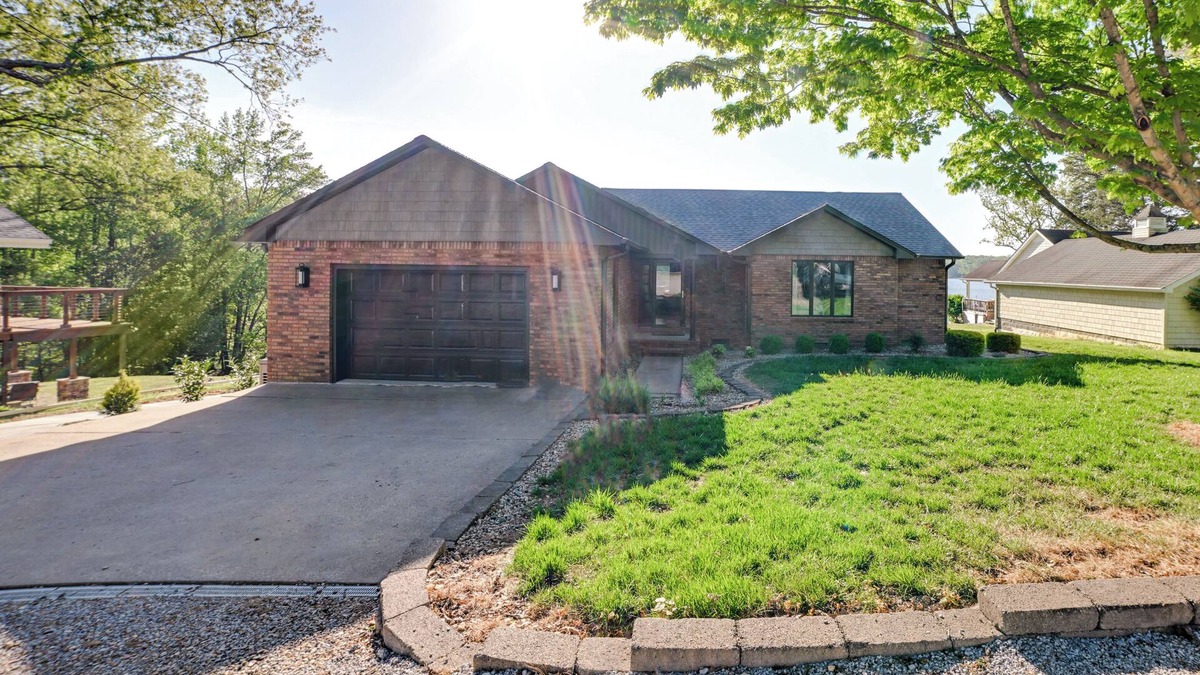 New Concord House | Beautiful Kentucky Lake Getaway w/Dock & Deck!