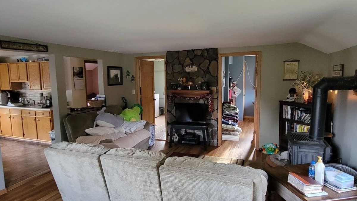 Chassell Cottage | Beautiful Keweenaw Country Cottage! Located in Upper Peninsula MI! Fenced yard!