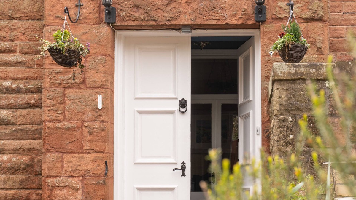 Morningside House | Beautiful King En-Suite Private Bedroom in a Gorgeous Victorian House