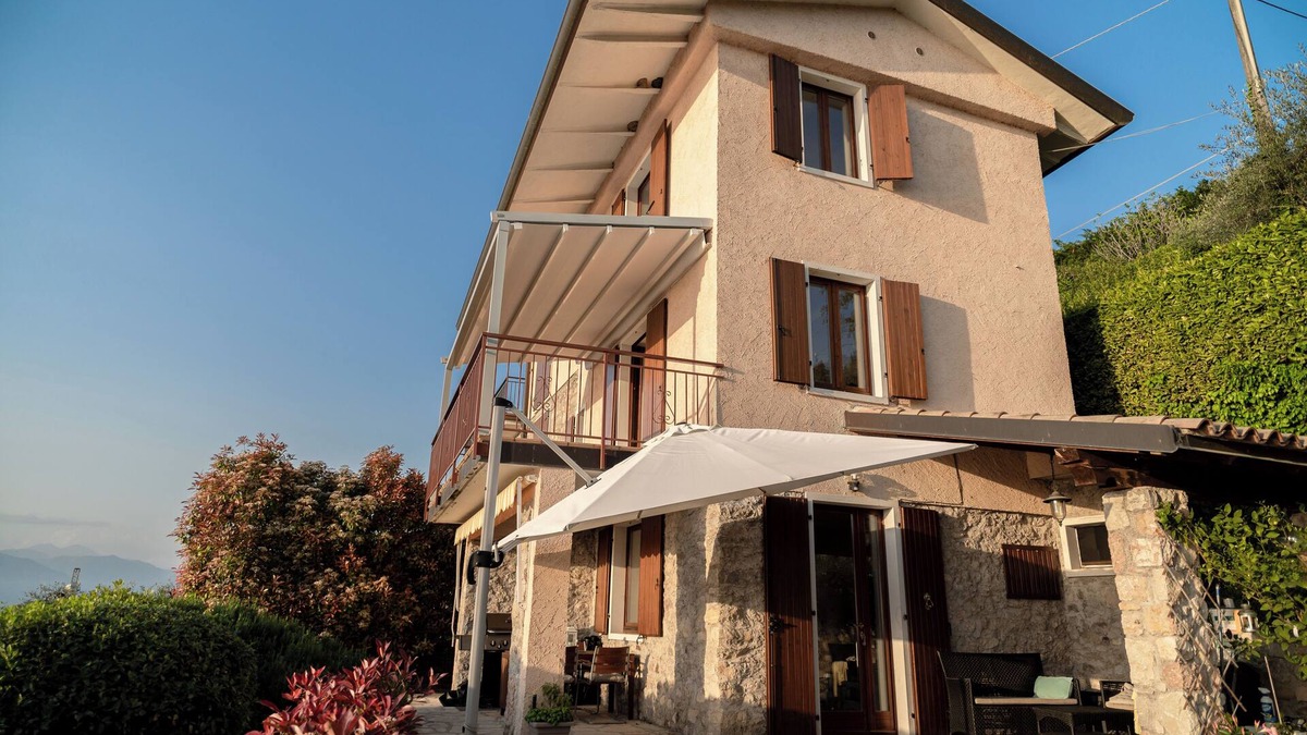 Torri del Benaco House | BEAUTIFUL LAKE OF GARDA VIEW, surrounded by greenery, WI-FI and AIR CONDITIONING included.