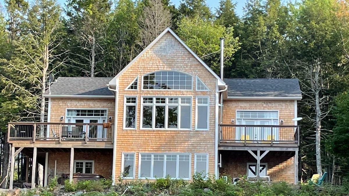 Sheffield House | Beautiful Lakefront Home on Indian Lake