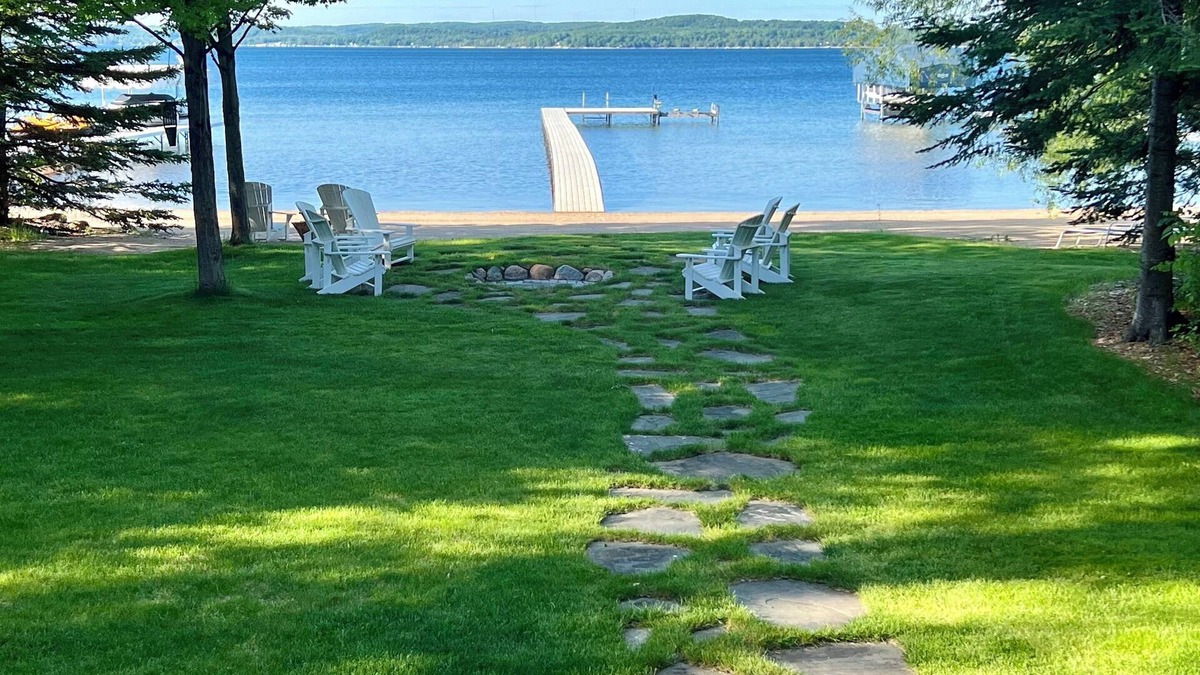 Boyne City House | Beautiful Lake Charlevoix with Sandy Beach- Great For Families