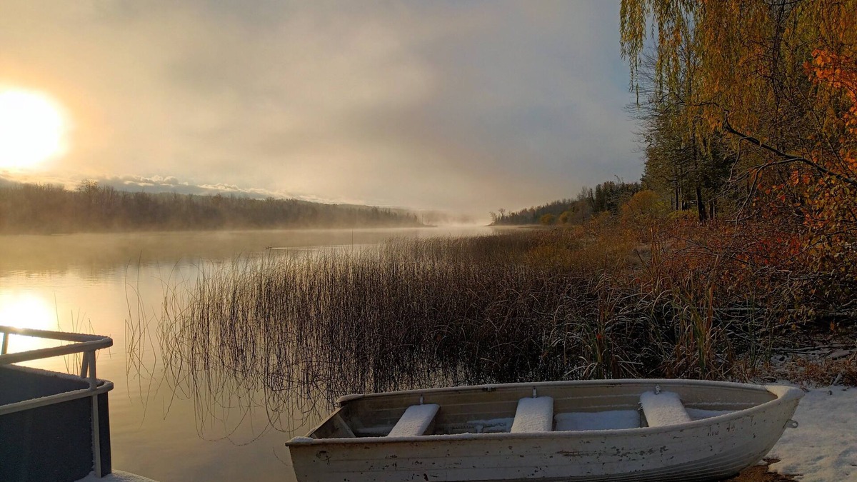Ellsworth Cabin | Beautiful Lake! Cute Cabins! 6 Bedrooms, 3 Baths. Outdoor Lounge with Fire Pit!