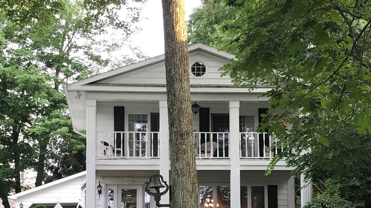 Battle Creek House | Beautiful Lake Front property on Fine Lake. Summer/Winter enjoyment