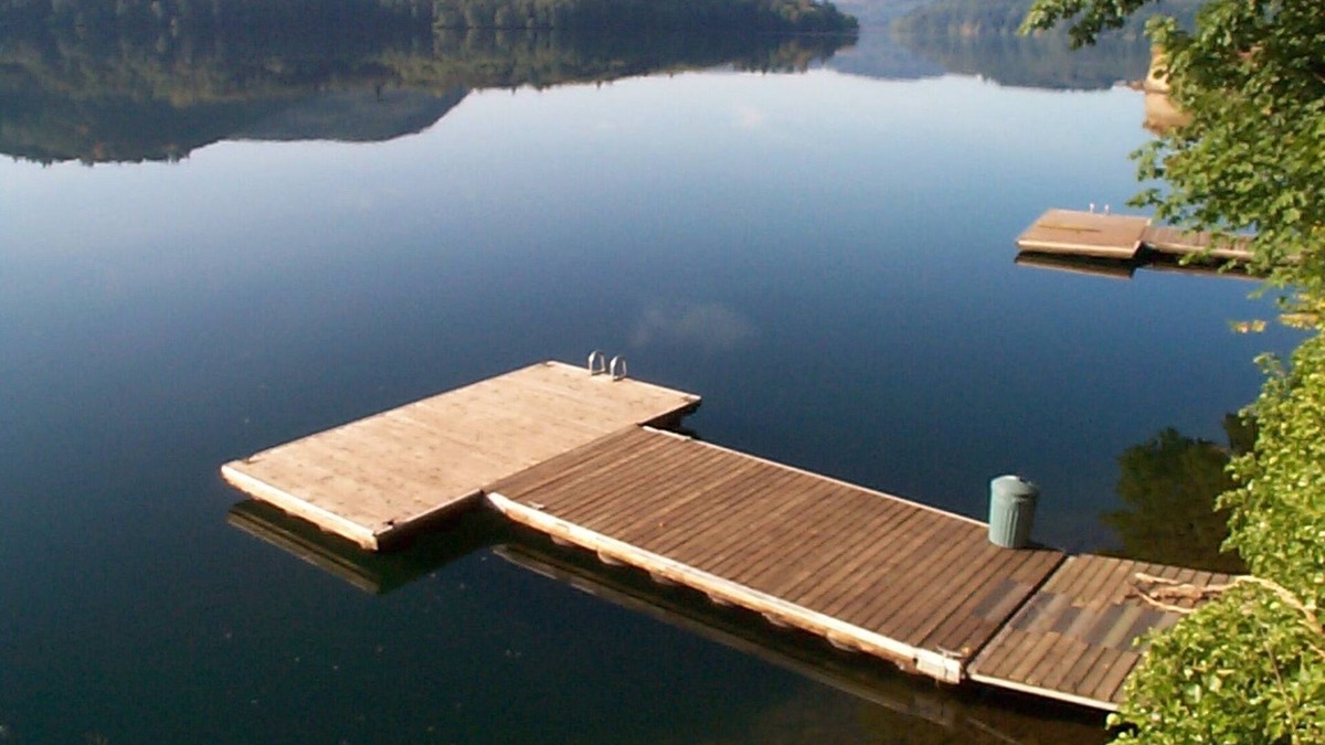 Silver Creek House | Beautiful Lake Front Home on Acre with Hot Tub & Private Dock