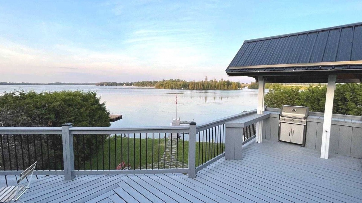 Kirkfield House | Beautiful Lake Front Cottage With A VIEW