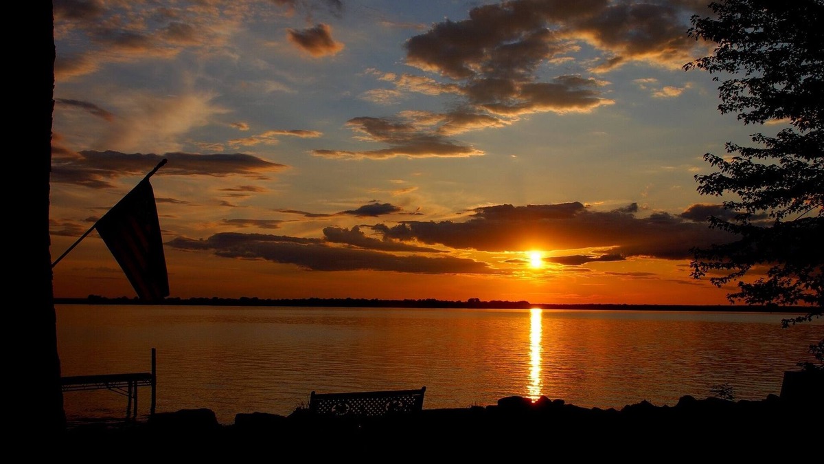 Alburg Cottage | Beautiful Lake Front Cottage on Lake Champlain