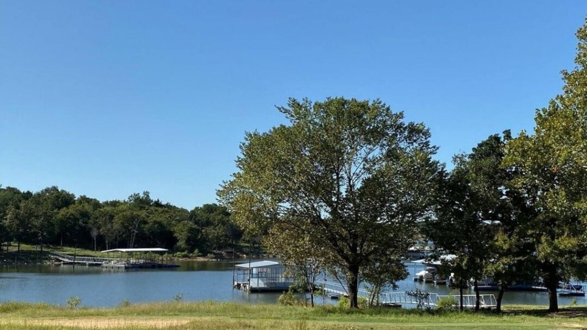 Longtown House | Beautiful Lake Front home w/sunroom, outdoor patio, hot tub