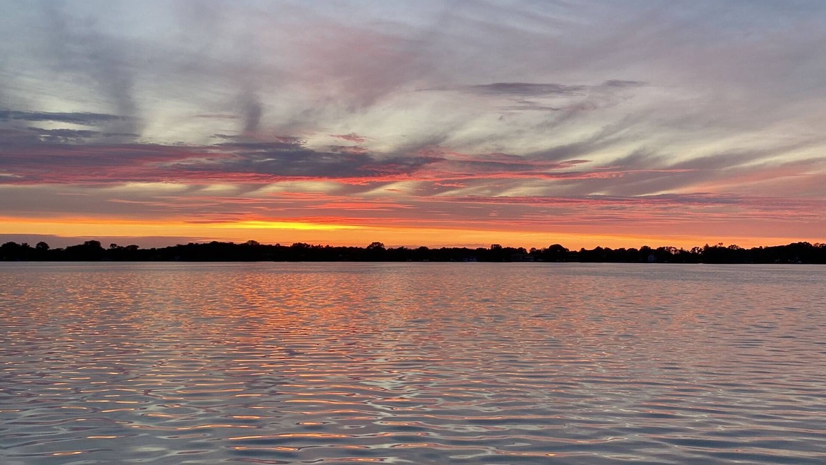 Waverly House | Beautiful Lake Front Home - 45 minutes from the Twin Cities