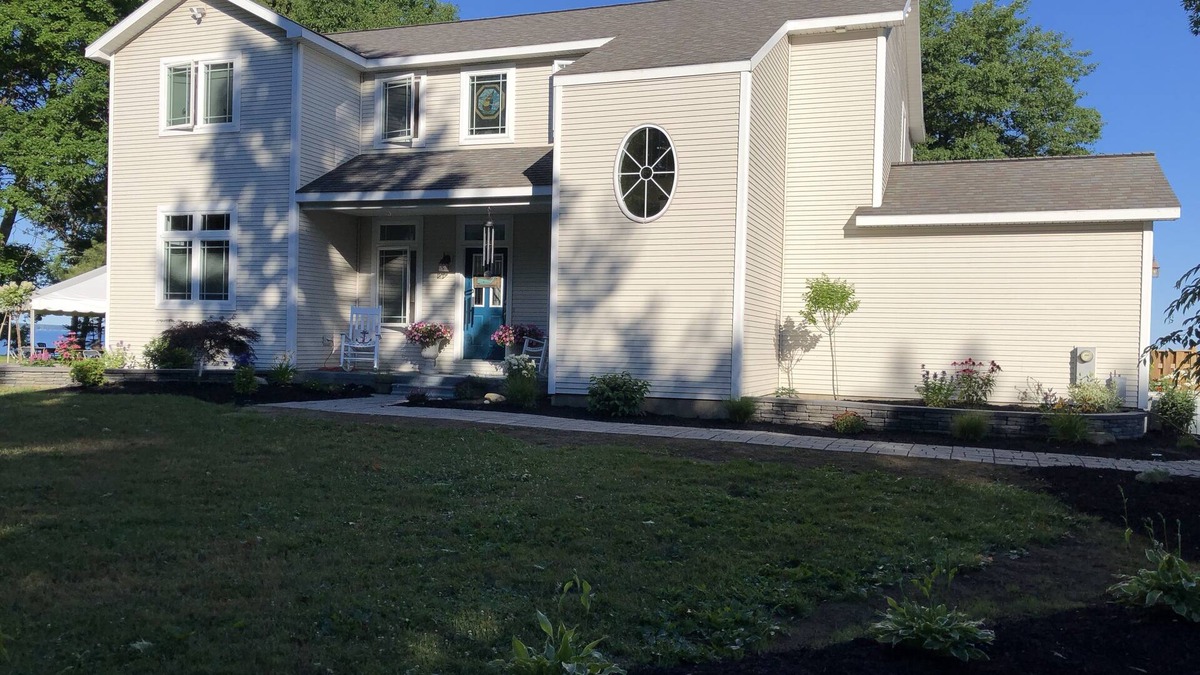Pulaski House | Beautiful Lake Front Property…A relaxing “Happy Place” of sunsets!