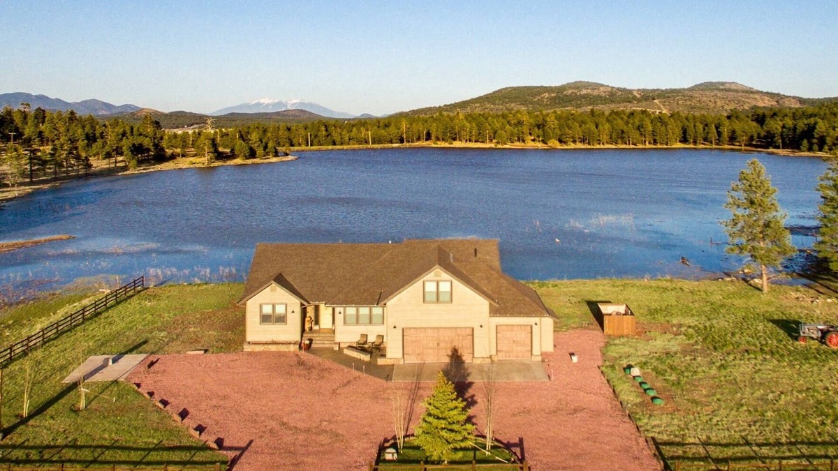 Williams House | Beautiful Lake Front Property, near Golf, Downtown Williams & Grand Canyon