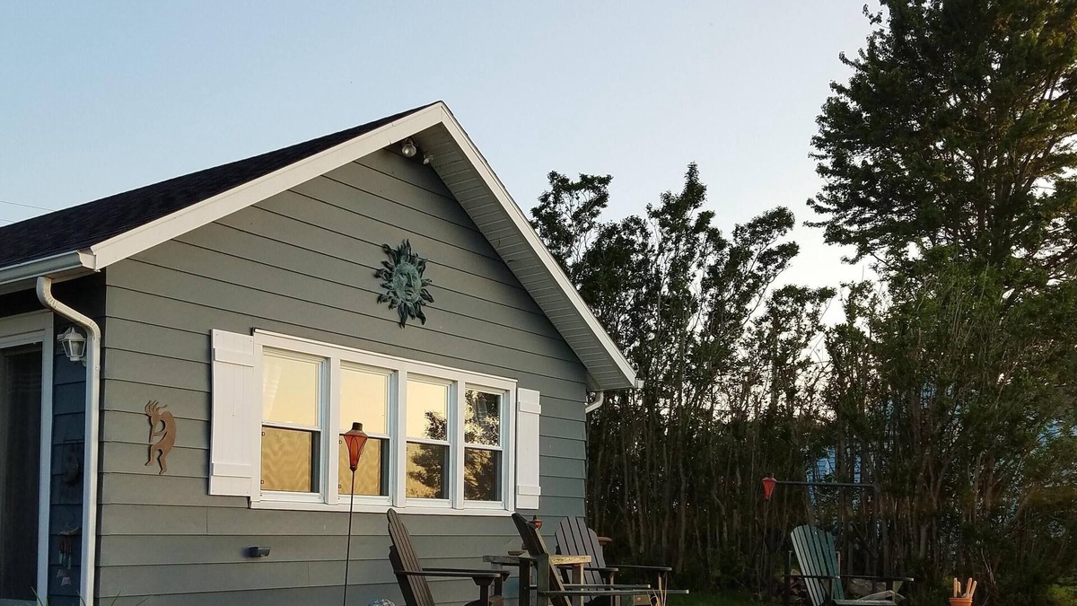 Town of Yates Cottage | Beautiful Lake Front Cottage, 45 Min.To Niagara Falls Near Wineries, Breweries..