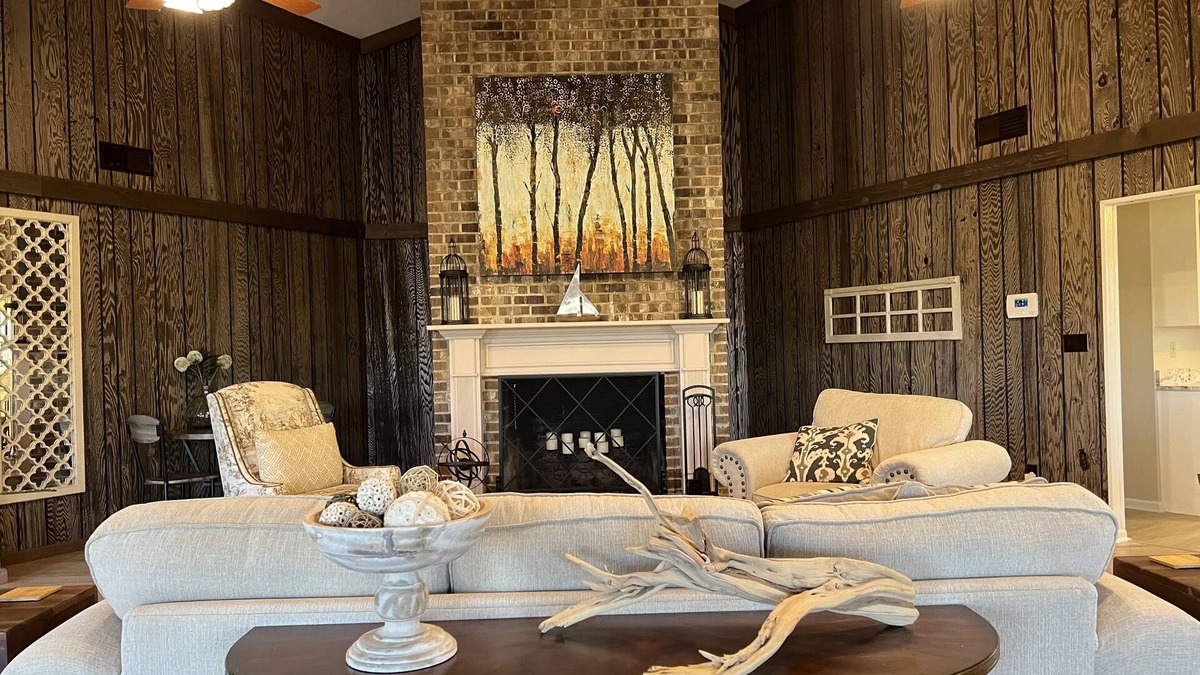 Northport House | Beautiful Lake Front Home with Amazing Views Located Just 15 miles to UA.