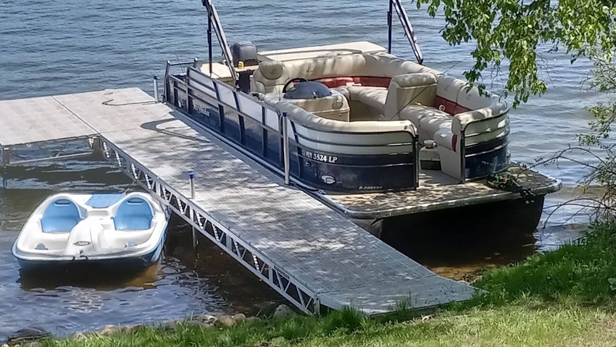 Osage Cabin | Beautiful lake getaway with CRUISE and FISH PONTOON RENTAL available!