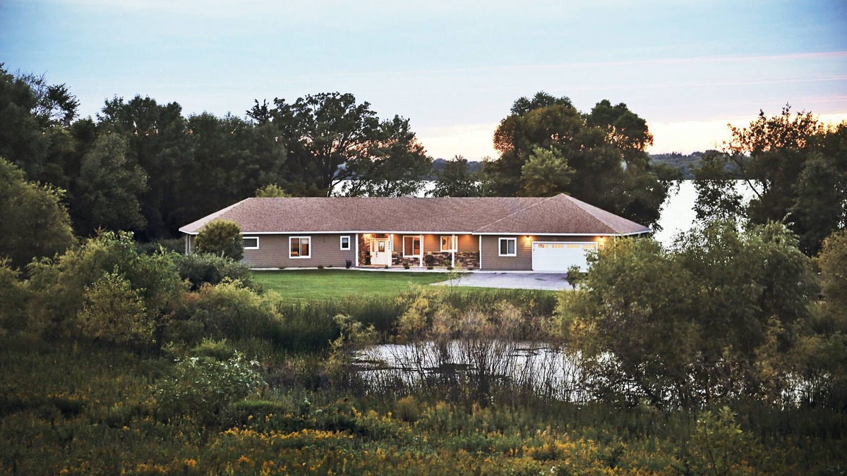Willmar House | Beautiful Lake Home on Long Lake, Sleeps 18, Over 2 Acres