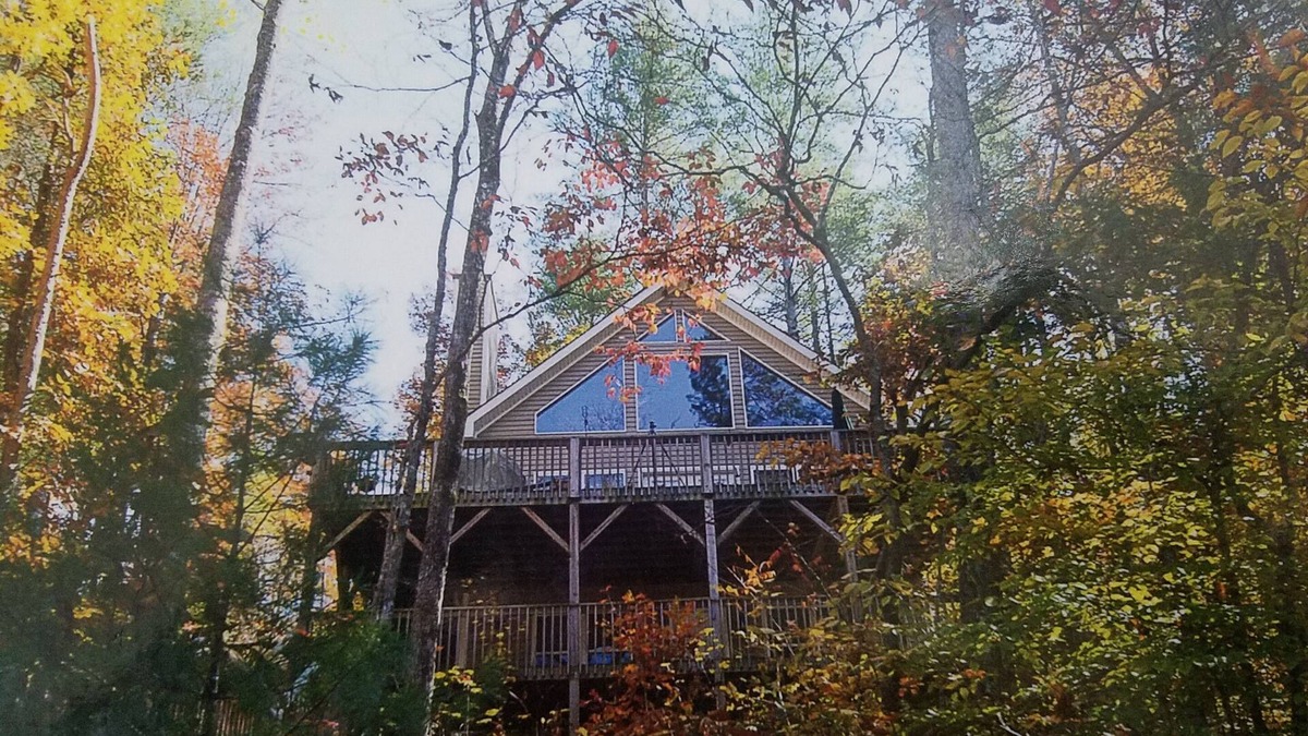 Unaka House | Beautiful Lake House on Lake Hiwassee in Bear Paw with Dock and majestic views