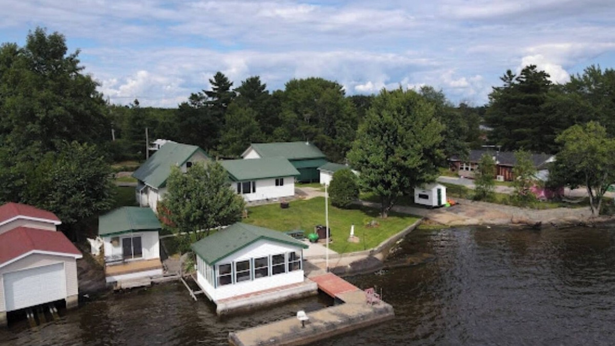 West Nipissing House | Beautiful lake house! (pet friendly)