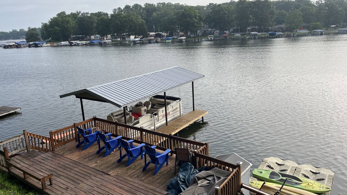 Monticello House | Beautiful lake house with something for everyone