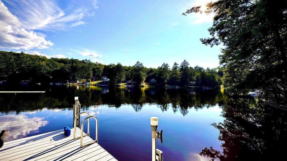 East Wakefield House | Beautiful Lake House on Belleau 100 ft of Waterfront! Kayaks, Jacuzzi 3100 sqft!