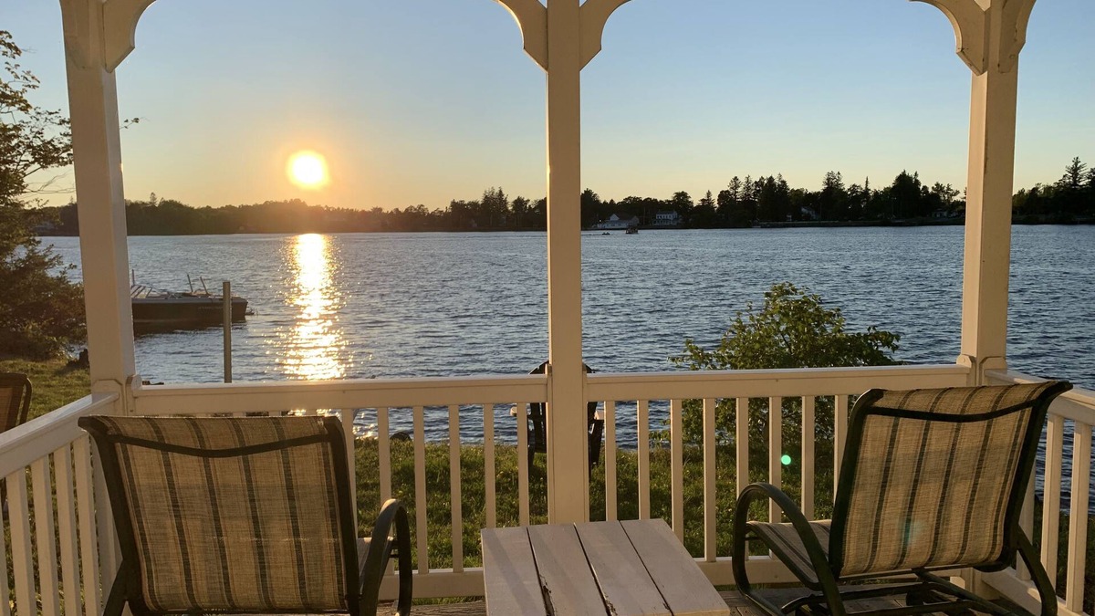 Mariaville House | Beautiful Lake House with Stunning Sunsets