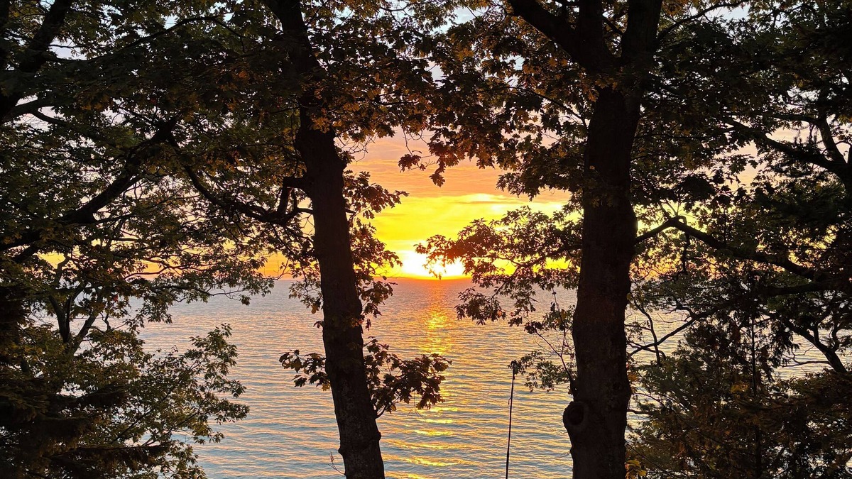 Harrisville House | Beautiful Lake Huron beach house, across the street from Golf Course with Sauna