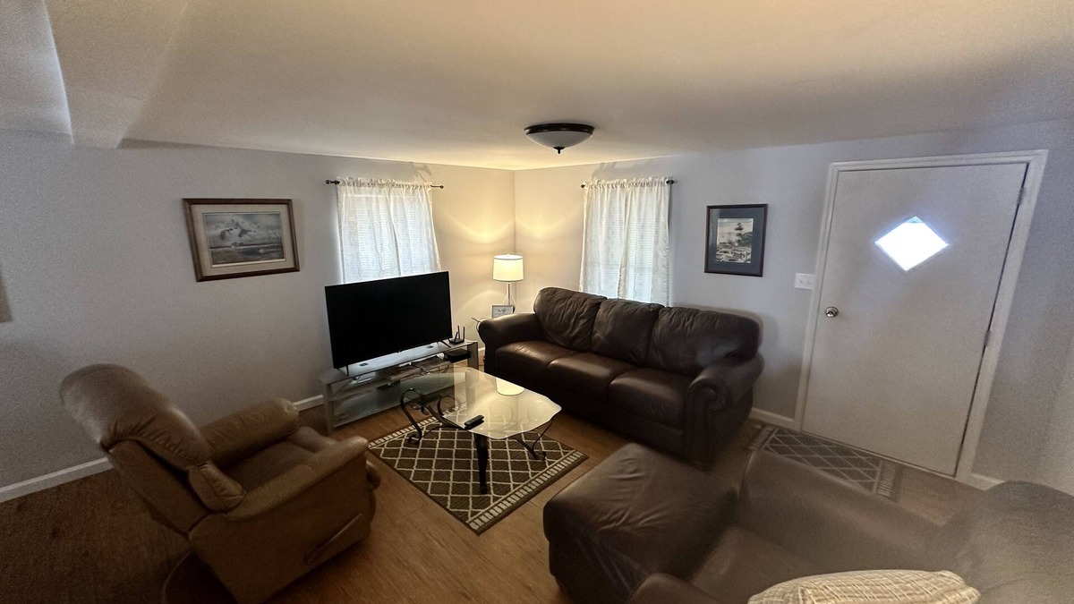 Summerton House | Beautiful Lake Marion Views! Pet Friendly! Newly renovated and updated!