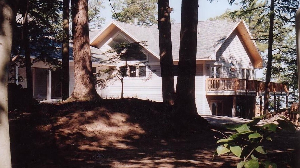 Harbor Springs Cottage | Beautiful Lake Michigan Beachfront Cottage