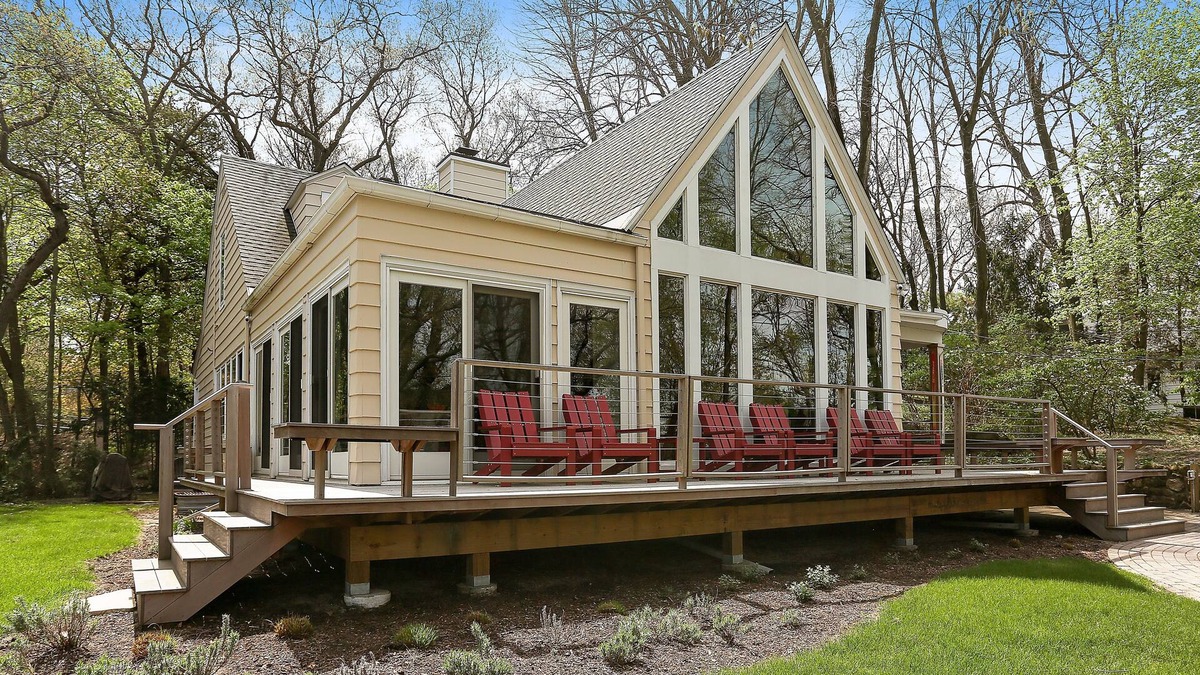 Michiana House | Beautiful Lake Michigan Beach House Near Beach only 1 hr 15 mins from Chicago