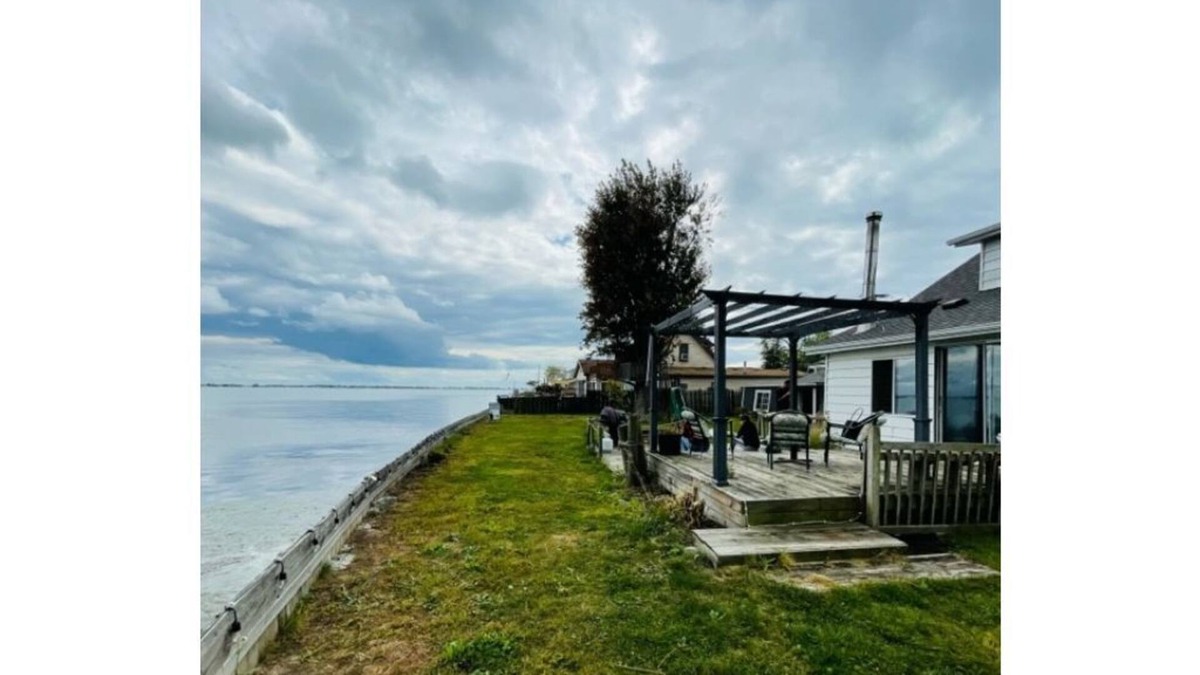 Fair Haven House | Beautiful Lake St Clair Cabin