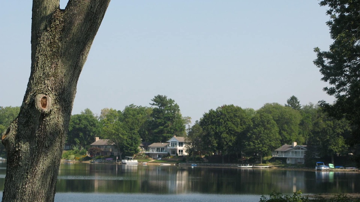 Rolling Prairie House | Beautiful Lake Home -> Near New Buffalo - 3 BD / 2 BA