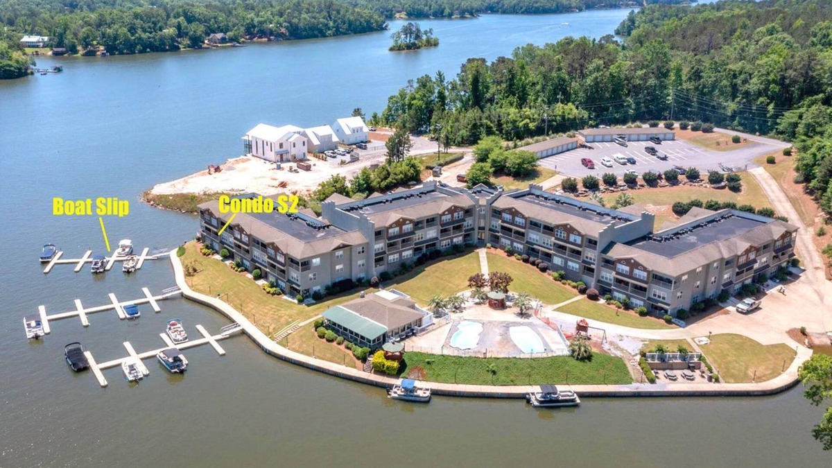 Alexander City Condo | Beautiful Lake Views