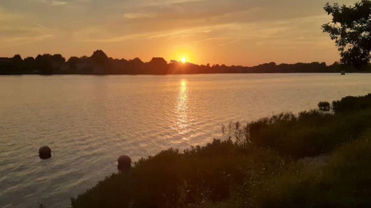 Lee's Summit House | Beautiful Lake View! Spacious3/2 Monthly Special!