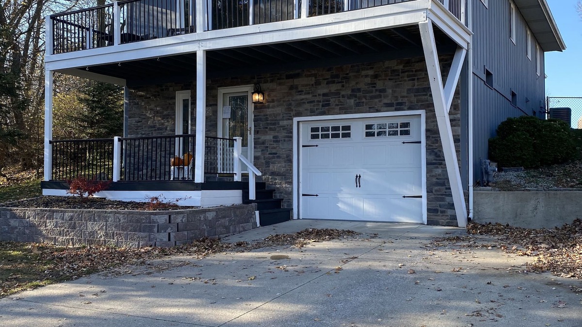 Coldwater House | Beautiful Lake View IYopawa Island Home. Backs up to Golf Course