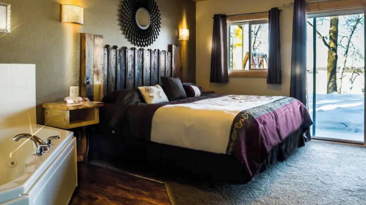 Rice Lake Cabin | Beautiful lake view in Room 15 - Woodland Vista - Curriers Lakeview Lodge
