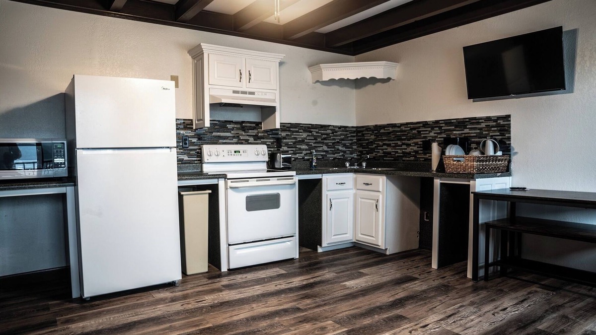 Albany Apartment | Beautiful Lake View Suite on Lake Cumberland! #102