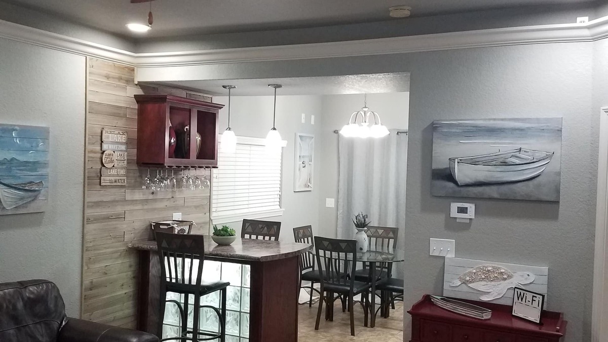 Mid America Condo | Beautiful Lake View Condo. Minutes to Racetrack