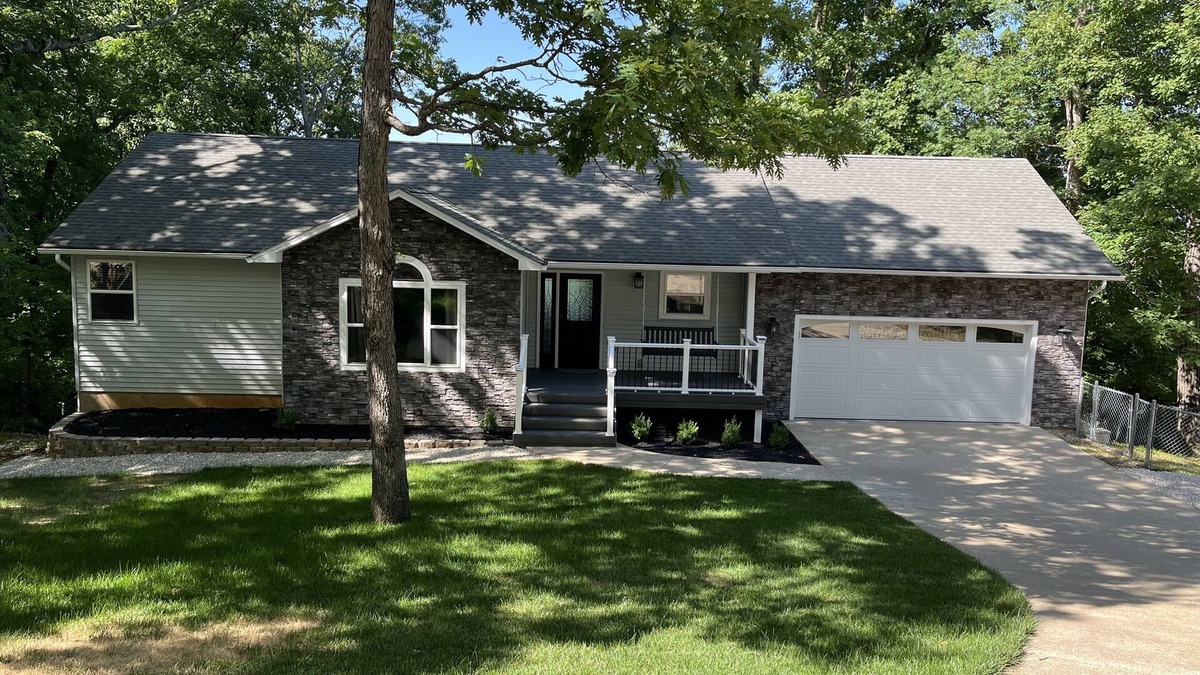 Linn Creek House | Beautiful lake view home close to everything the Lake of the Ozarks has to offer