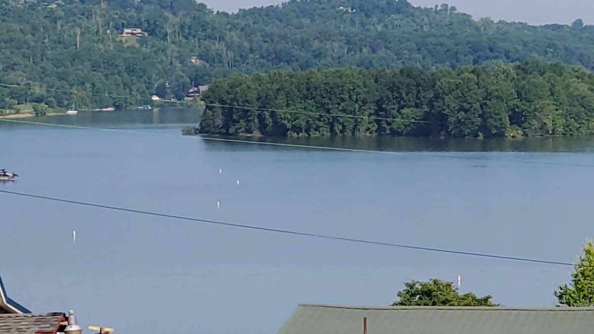 Senecaville House | Beautiful Lake view from the Upper Deck! Entire House!