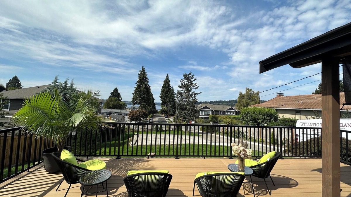 Kennydale House | Beautiful Lake View Villa 3 bedroom 2 bathroom.