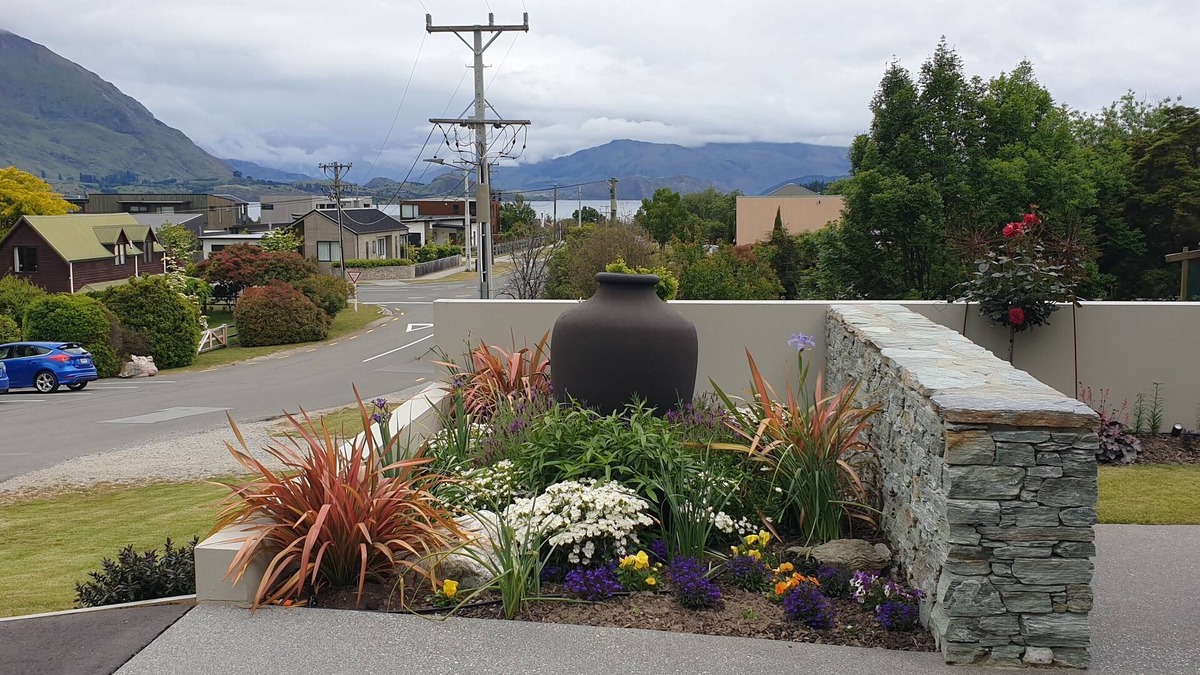 Wanaka Apartment | Beautiful Lake views, 500m walk to the village