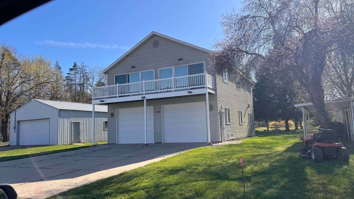 Allegan House | Beautiful Lake Views with Balcony - Elevated Ranch in Allegan