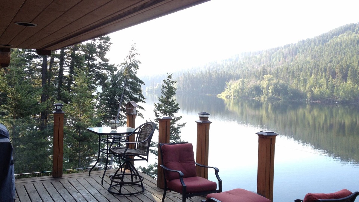 Kamloops Cottage | Beautiful lakefront family home, only 15 minutes to Sun Peaks