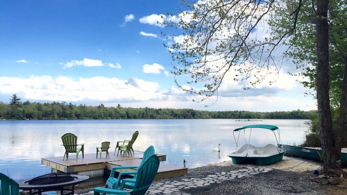 Pocono Summit House | Beautiful Lakefront w Hot Tub, Sauna, Boats, Beach, Pool Table, 5min to Kalahari