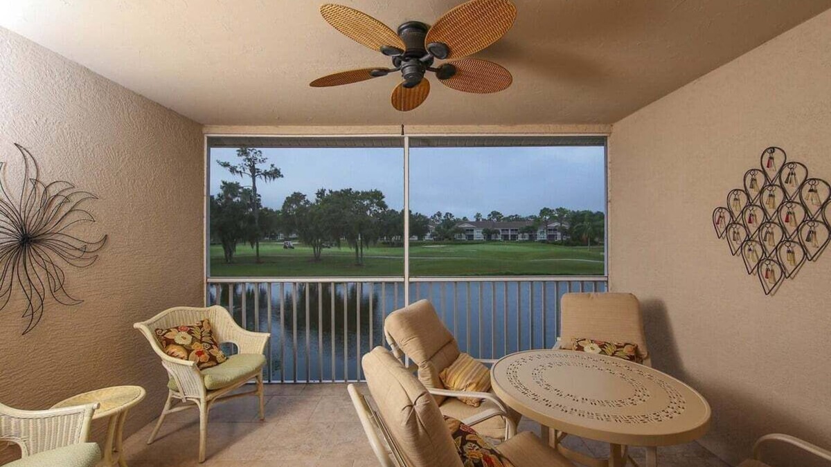 Sarasota Condo | Beautiful lakefront 2/2 condo in Heritage Oaks Golf and Country Club - Par Then Bar