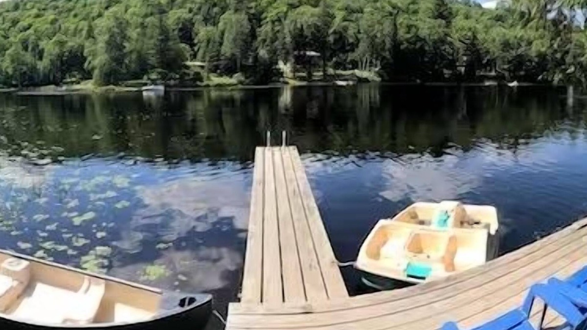 Hastings Highlands Cottage | Beautiful Lakefront Algonquin Experience